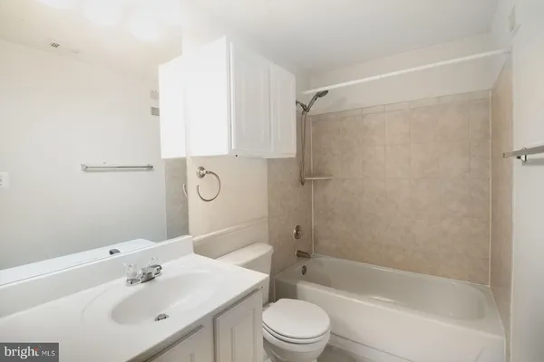 $1,950 | 3908 Penderview Drive, Unit 628, Fairfax, VA 22033