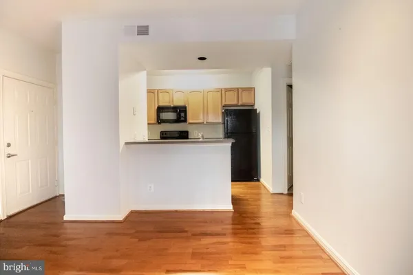 $1,950 | 3908 Penderview Drive, Unit 628, Fairfax, VA 22033