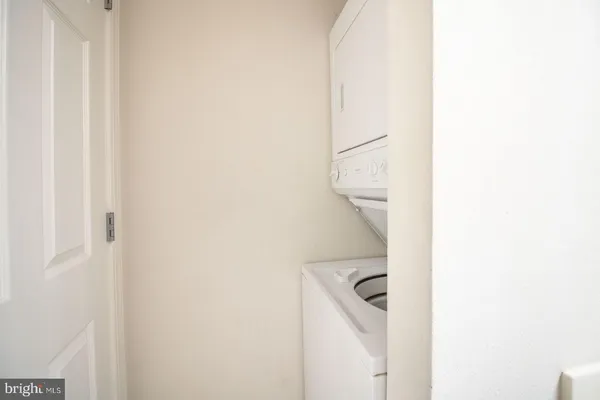 $1,950 | 3908 Penderview Drive, Unit 628, Fairfax, VA 22033