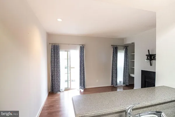 $1,950 | 3908 Penderview Drive, Unit 628, Fairfax, VA 22033