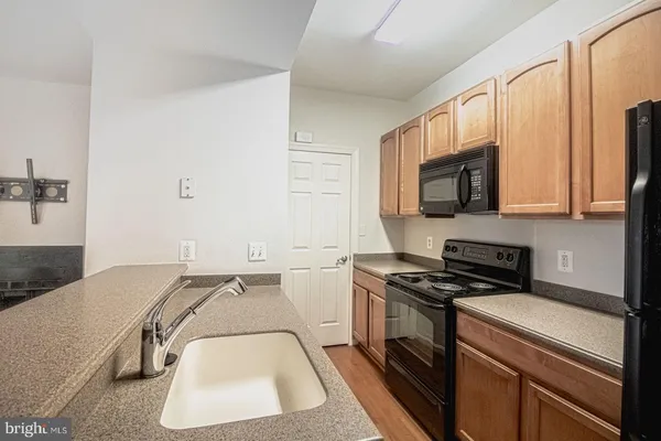 $1,950 | 3908 Penderview Drive, Unit 628, Fairfax, VA 22033