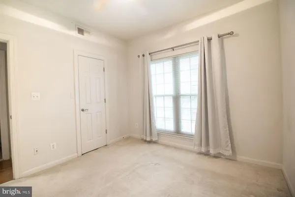 $1,950 | 3908 Penderview Drive, Unit 628, Fairfax, VA 22033