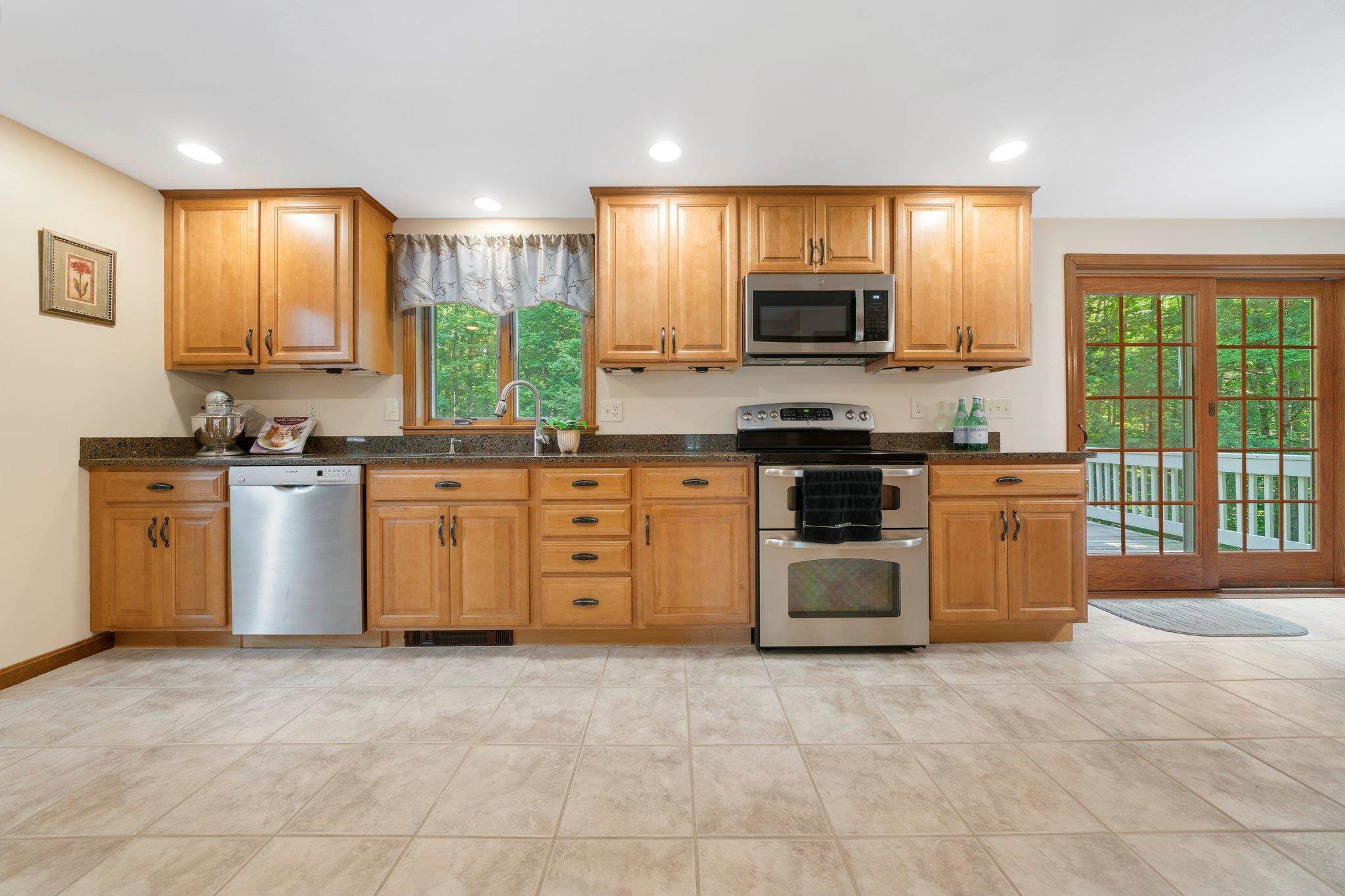 24 Pitman Road Hampstead, NH 03826 - Photo 7 of 37 Gallery Image 7