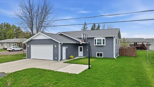 $305,000 | 305 West 29th Street, Marshfield, WI 54449