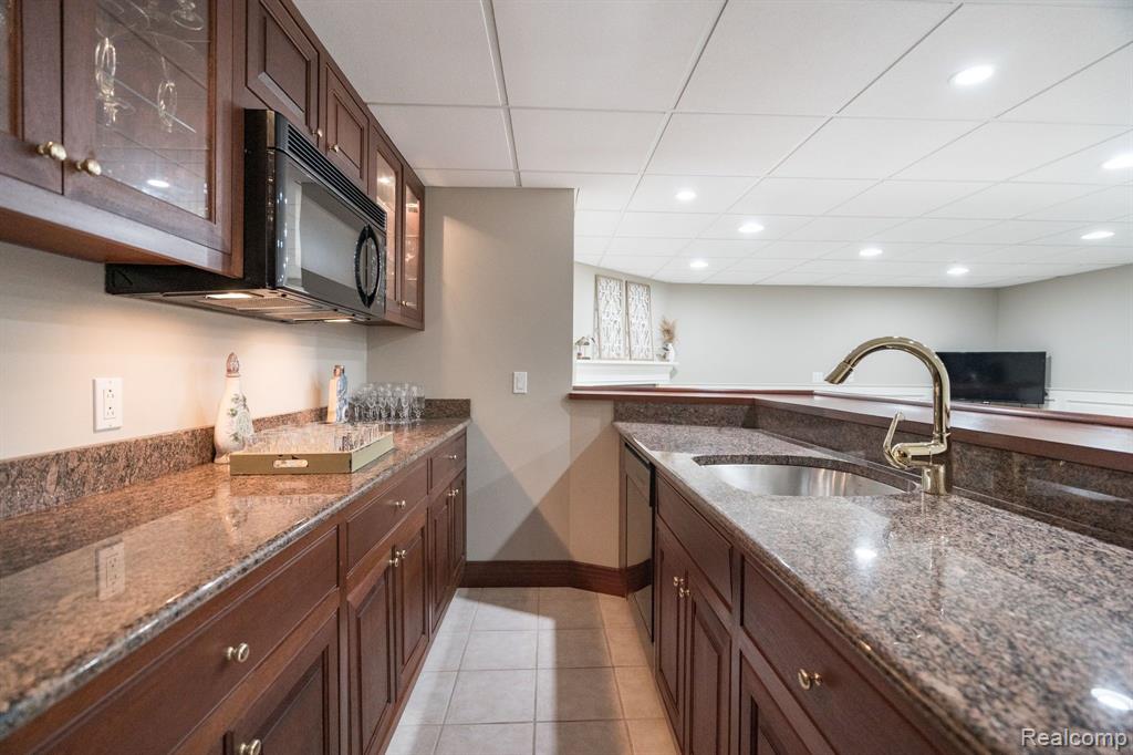 411 Cherry Tree Lane Rochester Hills, MI 48306 - Photo 45 of 61