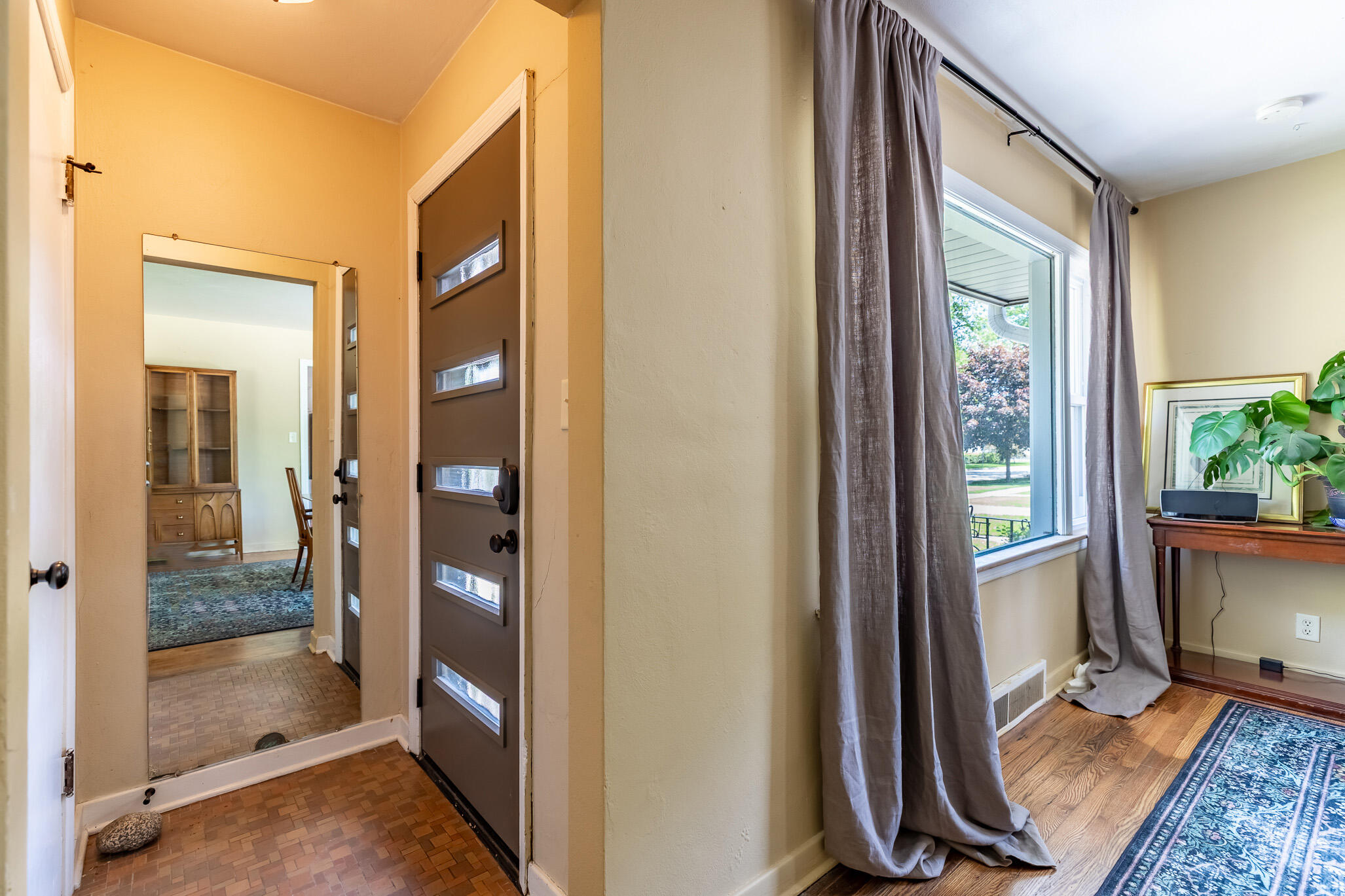 304 Beverly Place Munster, IN 46321 - Photo 5 of 57 2054x1369