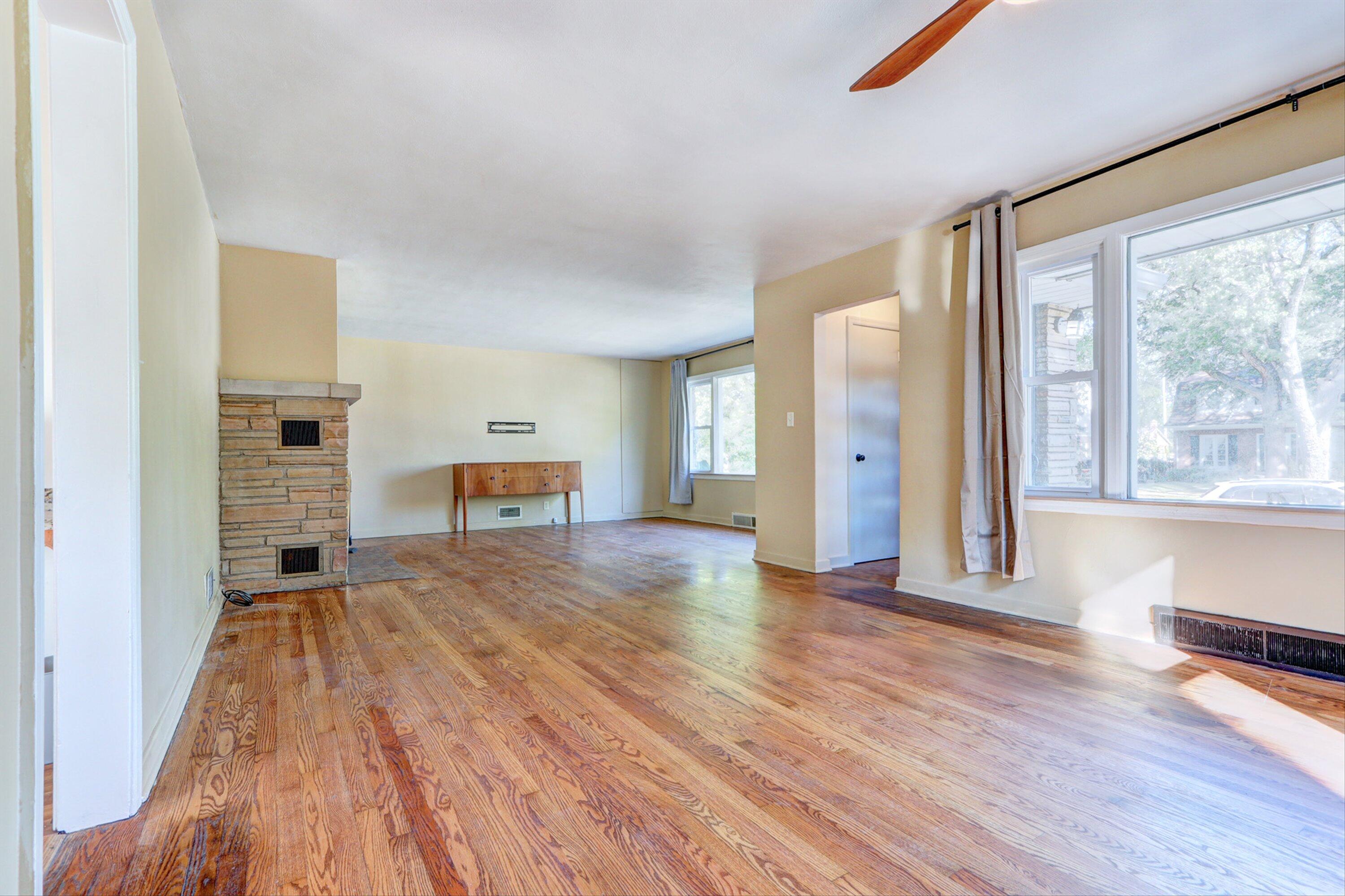 304 Beverly Place Munster, IN 46321 - Photo 7 of 57 3000x2000