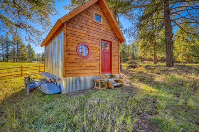a view of a house with backyard and sitting area