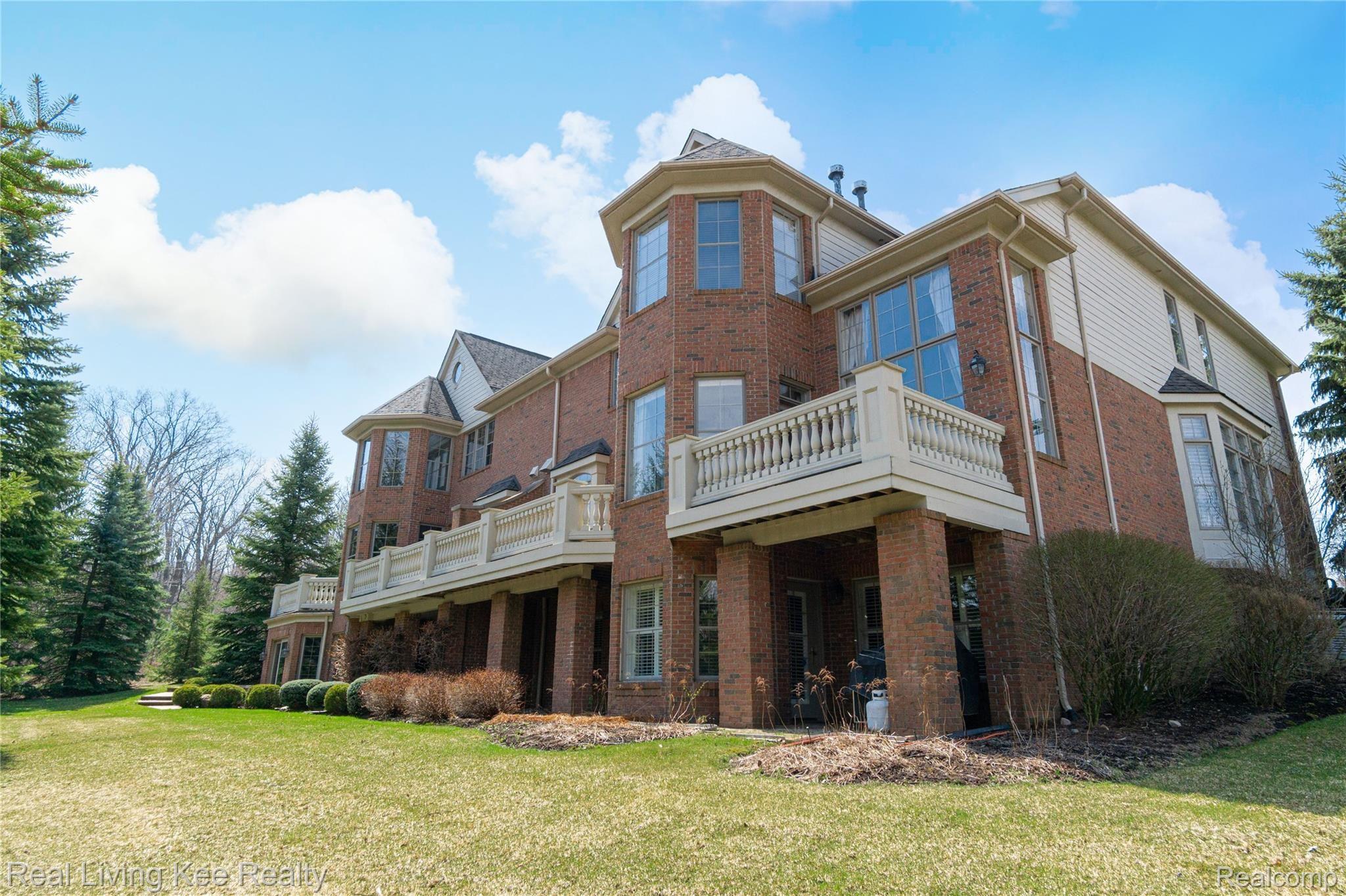 2766 Castlemartin Court Rochester, MI 48306 - Photo 5 of 76 Exteriors (5 of 12).jpg