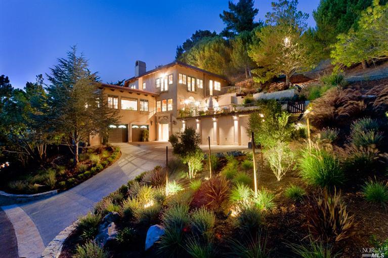 a view of a multi story building