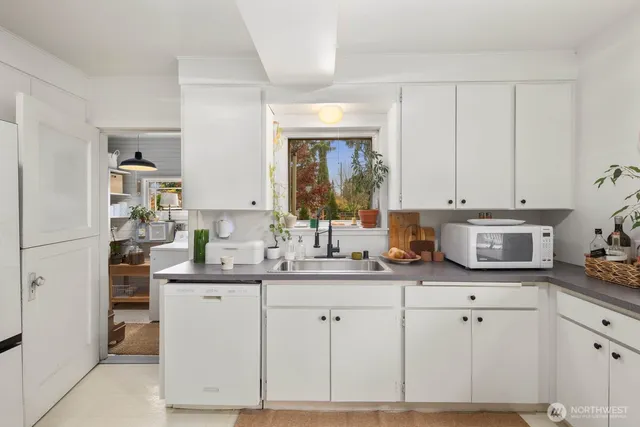 $599,999 | 5724 Lowell Road, Everett, WA 98203