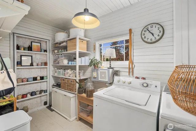 $599,999 | 5724 Lowell Road, Everett, WA 98203