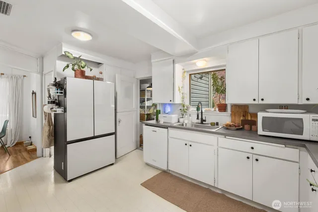 $599,999 | 5724 Lowell Road, Everett, WA 98203