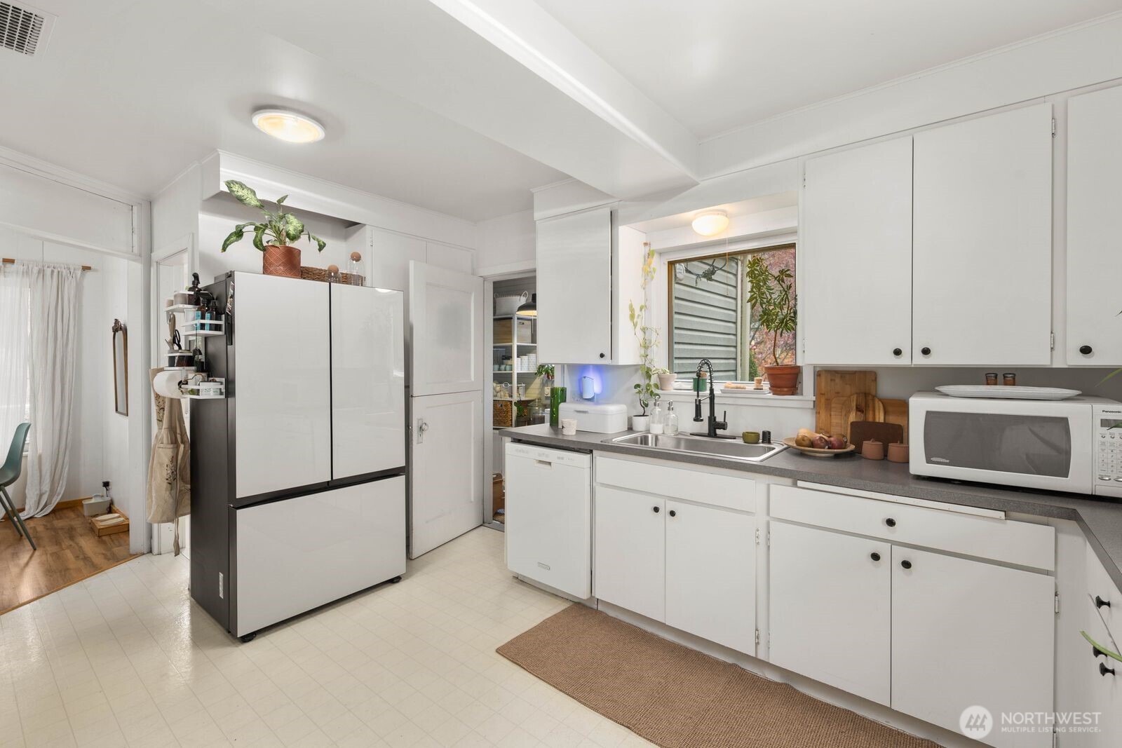 5724 Lowell Road Everett, WA 98203 - Photo 4 of 35