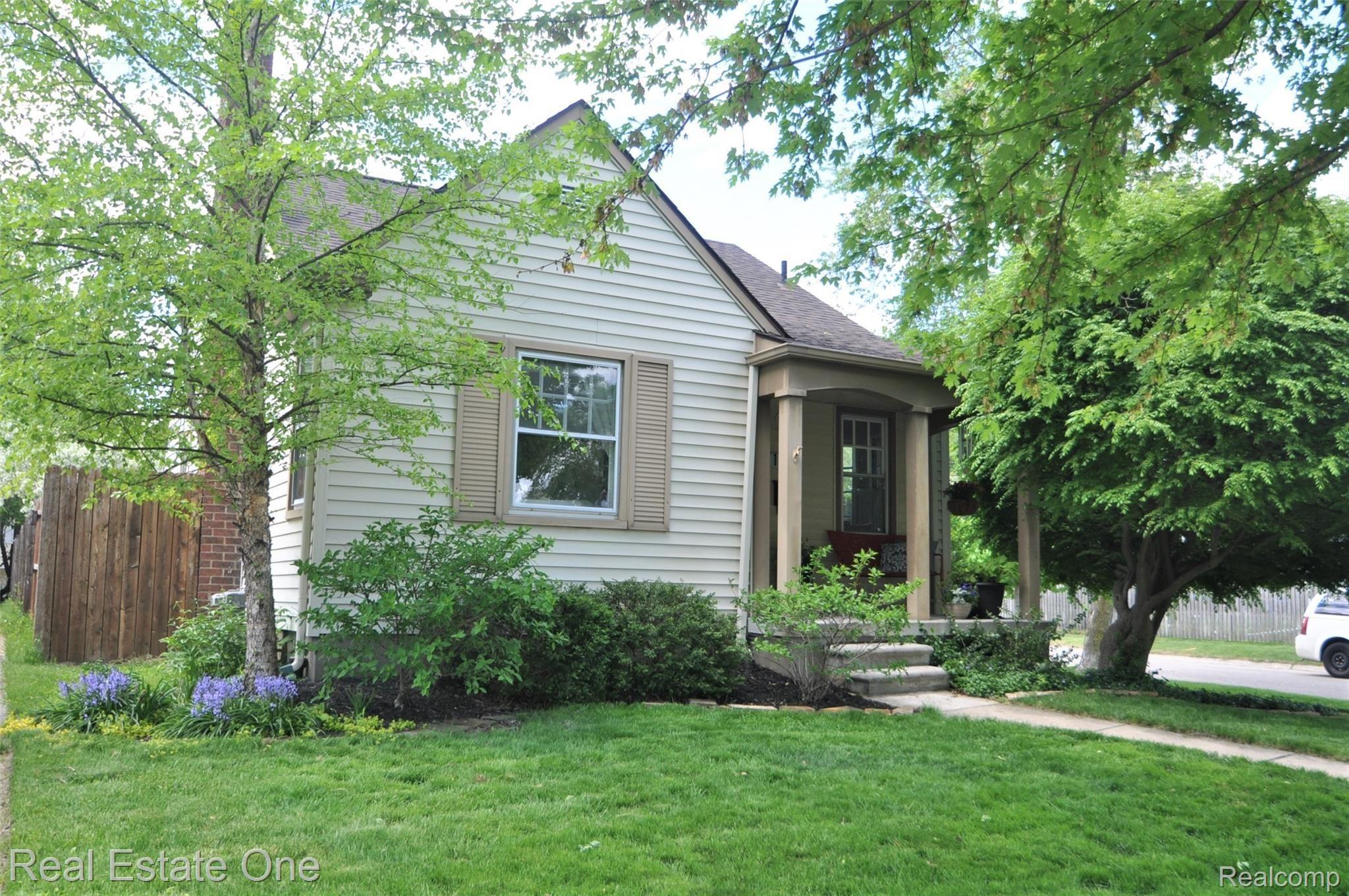 1891 Stanford Road Berkley, MI 48072 - Photo 3 of 39 3.jpg