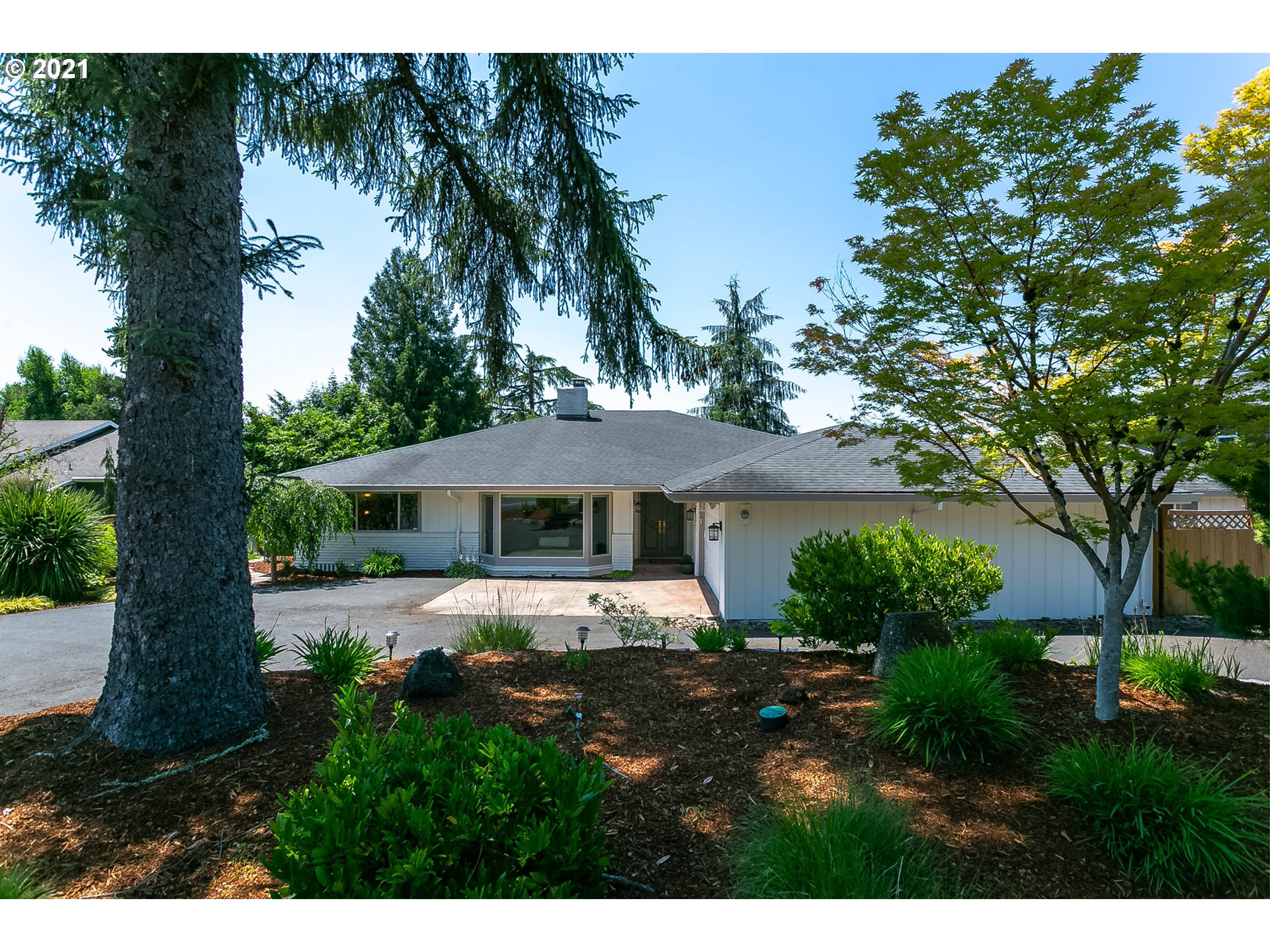 28353 Southwest Mountain Road West Linn, OR 97068 - Photo 3 of 32 Gallery Image 3