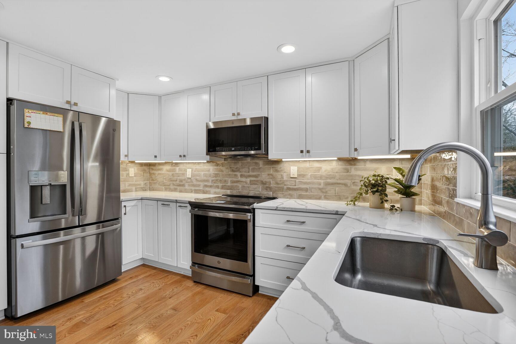 1575 Bennington Woods Court Reston, VA 20194 - Photo 13 of 39 a kitchen with refrigerator stove and sink