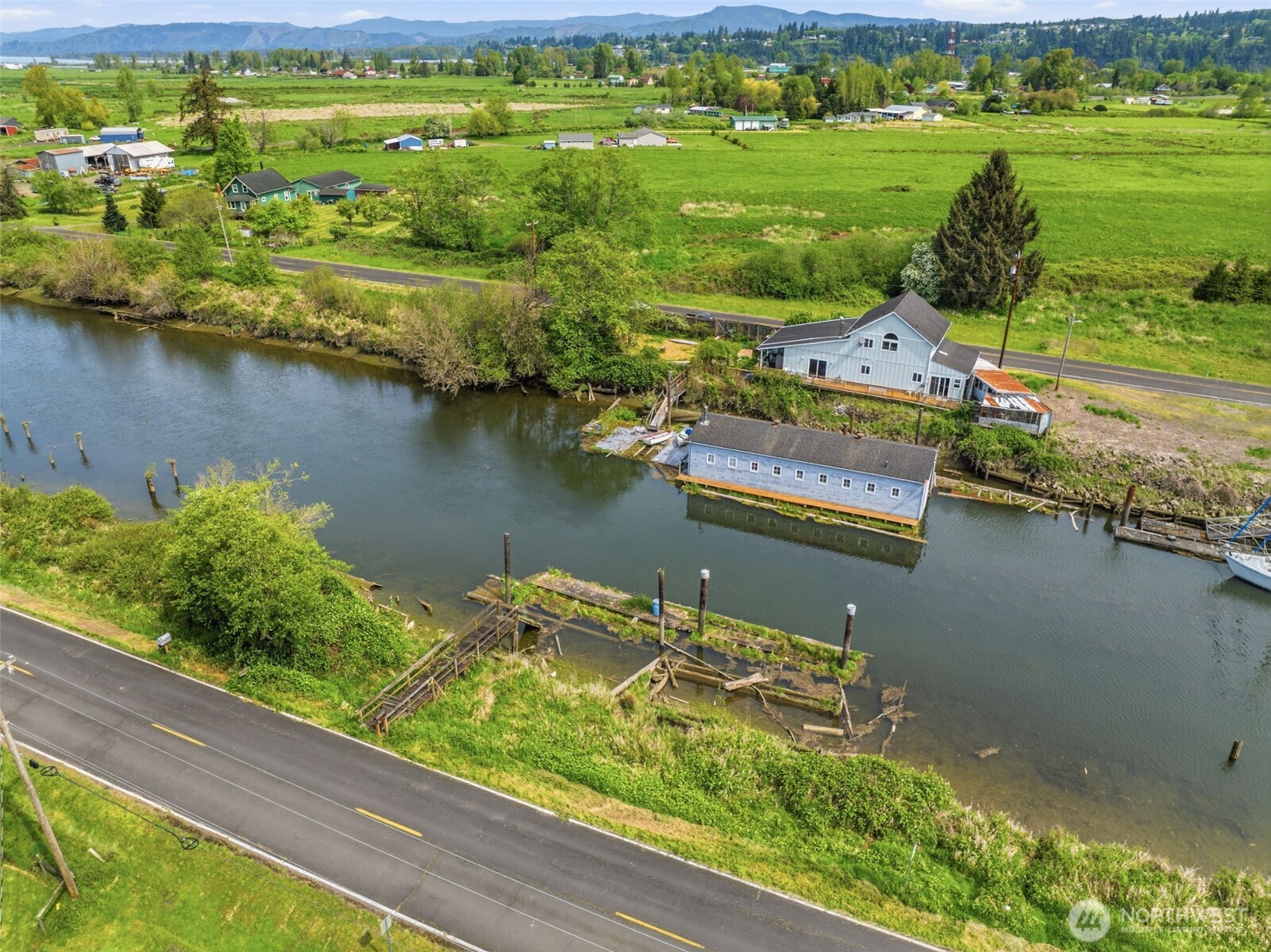 77 South Welcome Slough Road Cathlamet, WA 98612 - Photo 3 of 40