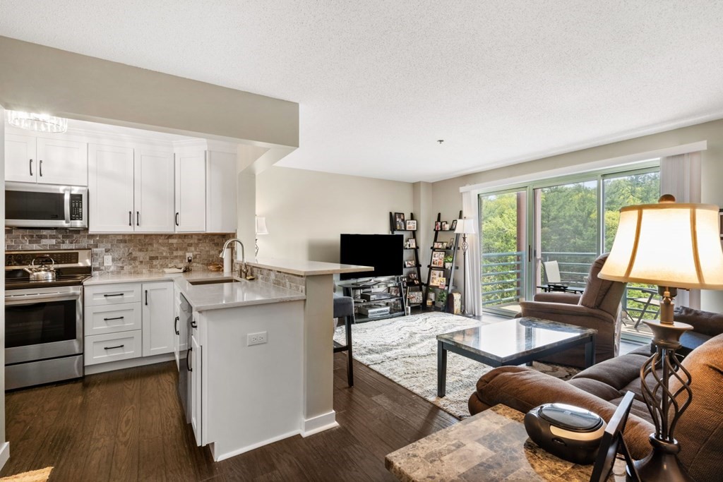 273 Cambridge Road, Unit 603 Woburn, MA 01801 - Photo 6 of 13 Gallery Image 6