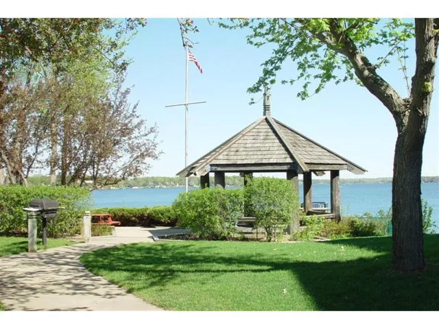 $1,775 | 4407 Wilshire Boulevard, Unit 110, Mound, MN 55364