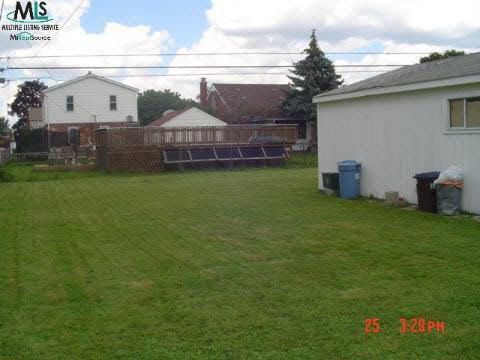 15125 Charles R Avenue Eastpointe, MI 48021 - Photo 10 of 12 284159-9.JPG