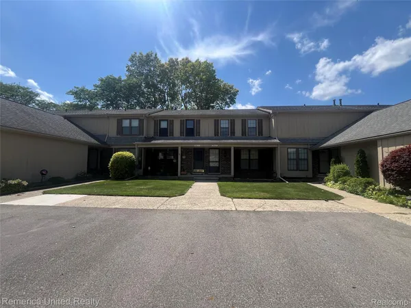 $156,000 | 31621 Green Meadow Lane, Warren, MI 48093