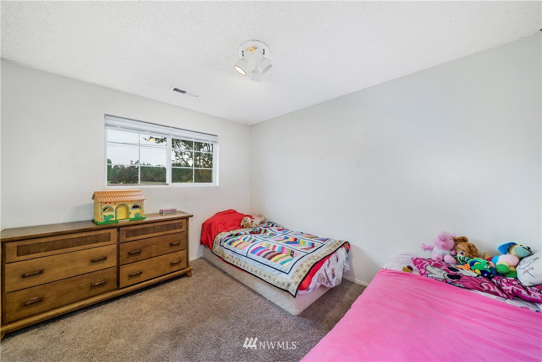 18919 Albany Street Southwest Rochester, WA 98579 - Photo 11 of 18 Gallery Image 11