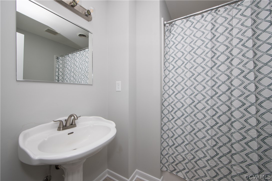 2160 Genito Road Moseley, VA 23120 - Photo 32 of 49 Shared hall bathroom
