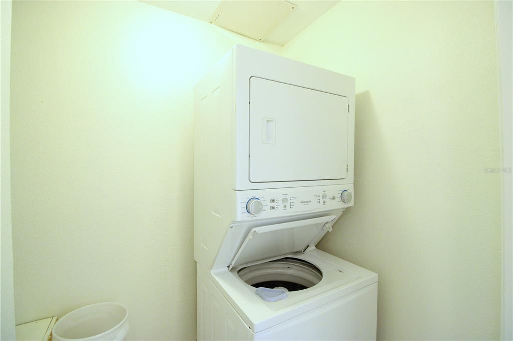507 Northwest 39th Road, Unit 112 Gainesville, FL 32607 - Photo 8 of 23 a bathroom with a sink and a toilet