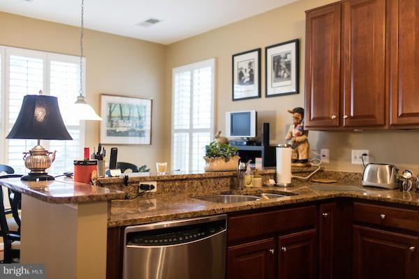 7305 Maplecrest Road, Unit 307 Elkridge, MD 21075 - Photo 14 of 28 Kitchen
