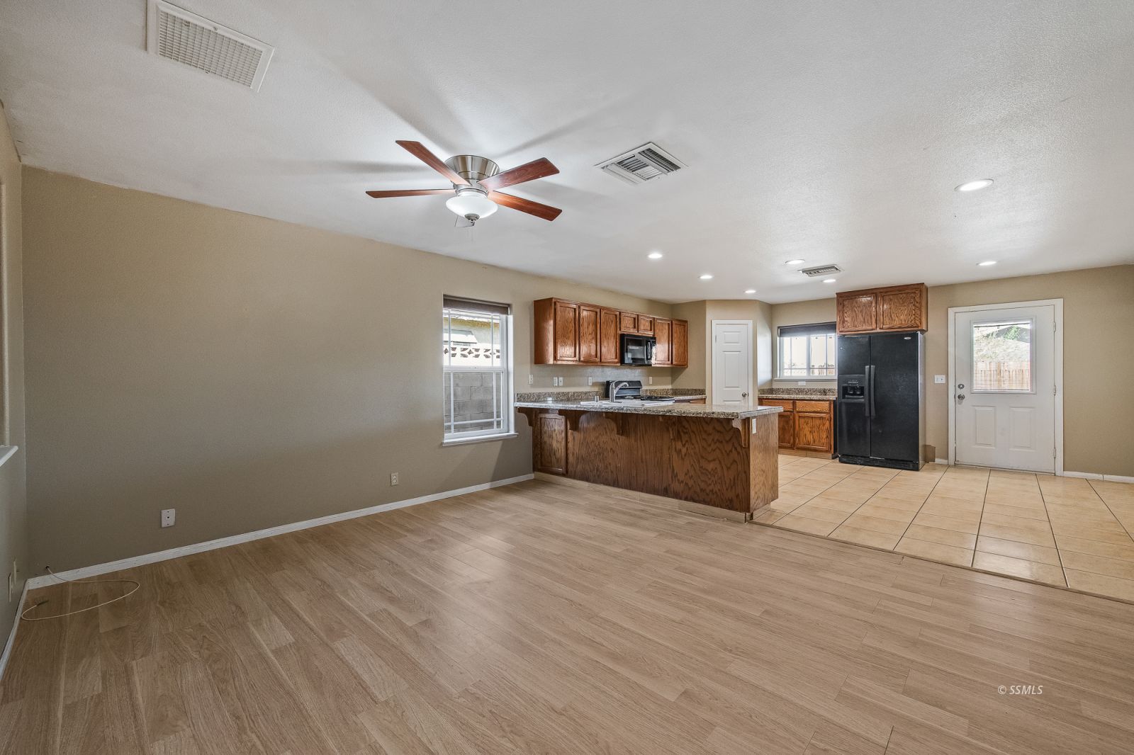 1104 West Coronado Avenue Ridgecrest, CA 93555 - Photo 2 of 21