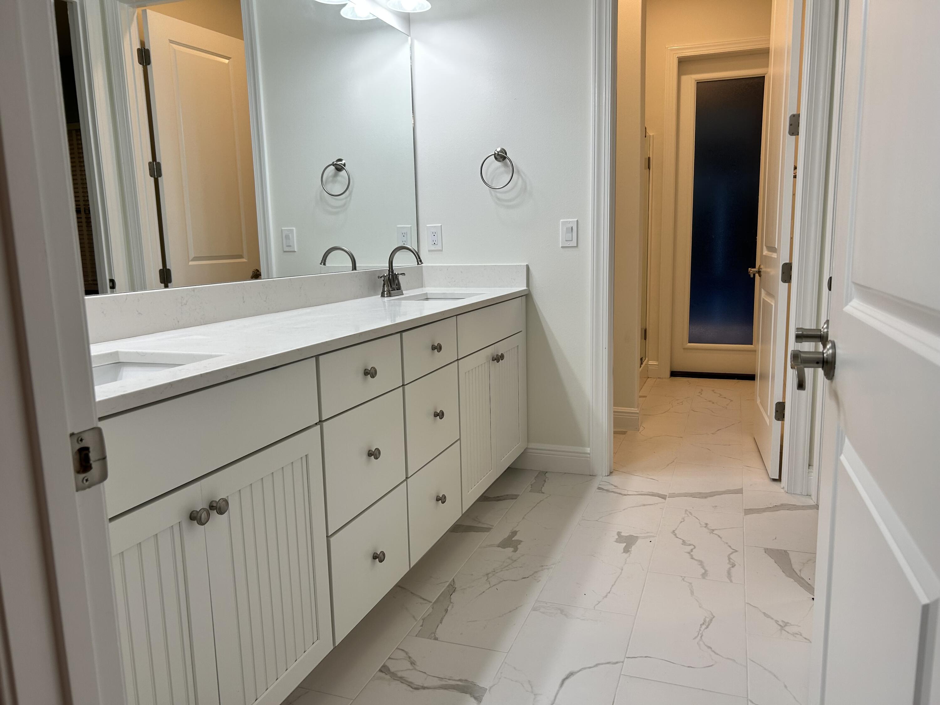 4505 Stonebridge Road Destin, FL 32541 - Photo 28 of 77 Guest Bath Pool Access