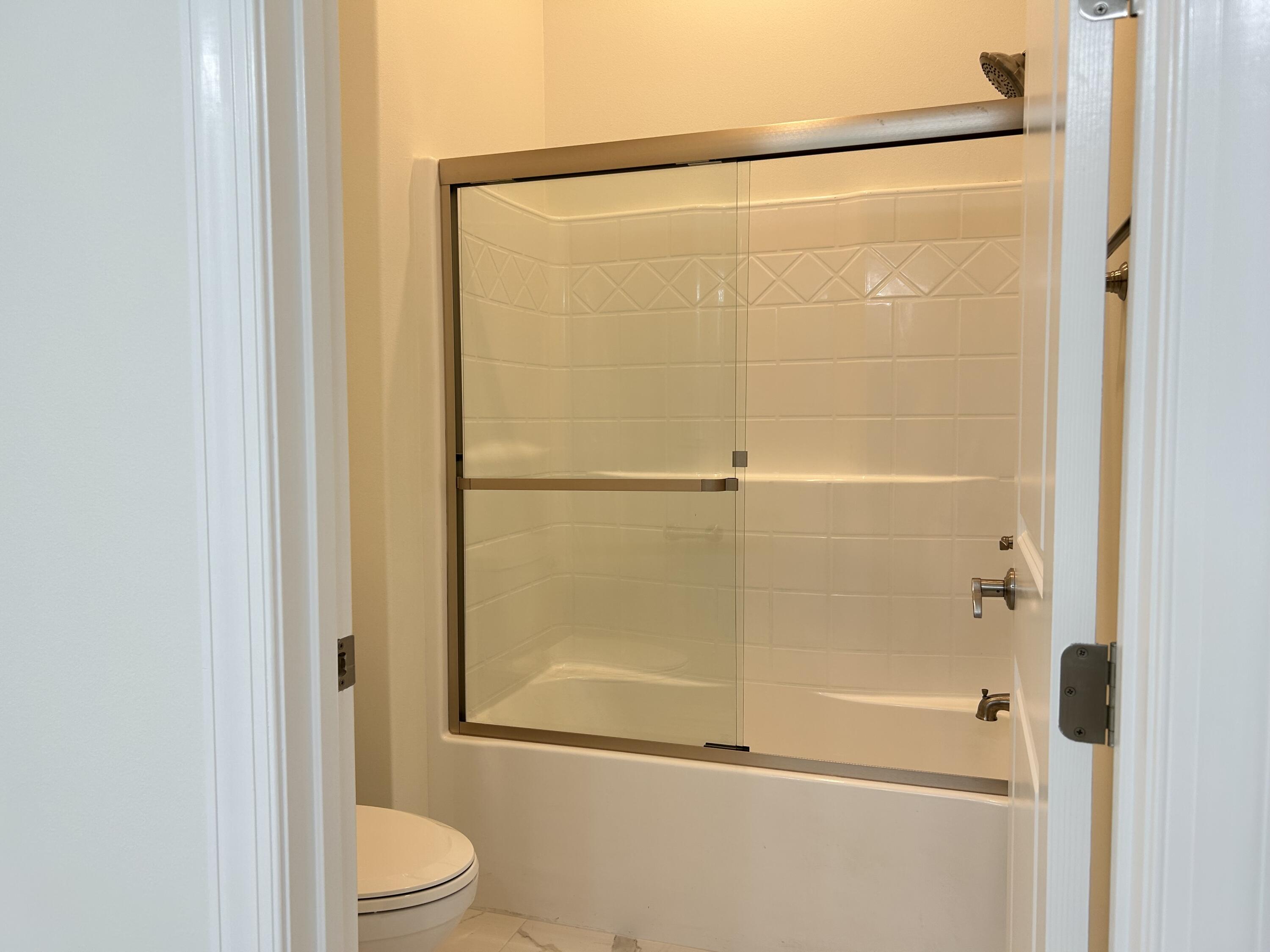 4505 Stonebridge Road Destin, FL 32541 - Photo 34 of 77 Guest Bath Jack-n-Jill 2