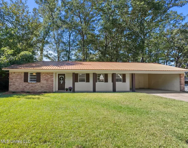 $215,000 | 908 Live Oak Drive, Clinton, MS 39056