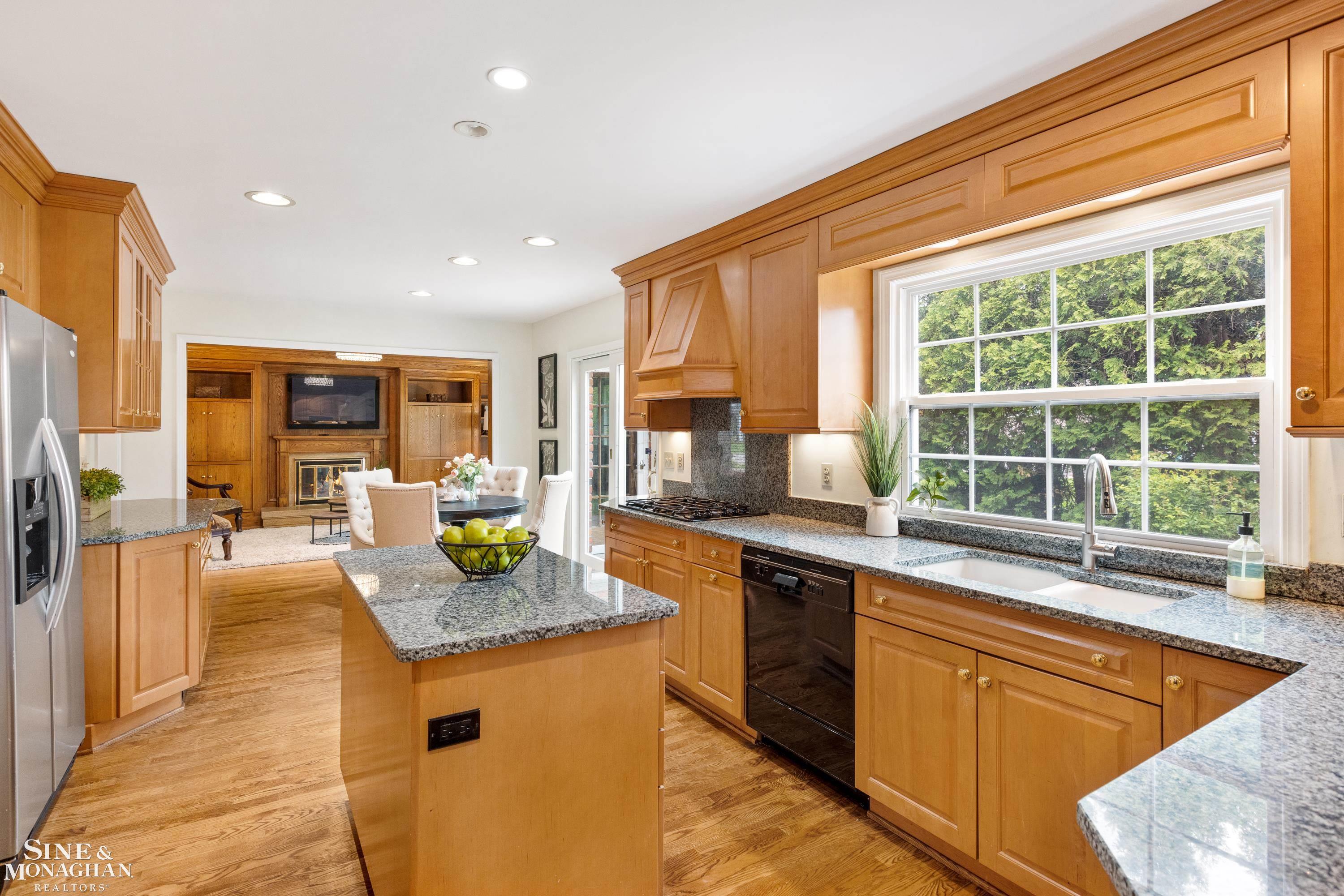 40 North Duval Road Grosse Pointe, MI 48236 - Photo 9 of 33 50109733-8.JPG