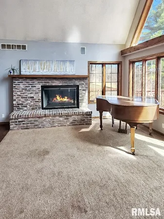 $359,000 | 9313 West Parks School Road, Princeville, IL 61559