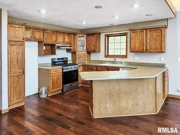 $359,000 | 9313 West Parks School Road, Princeville, IL 61559