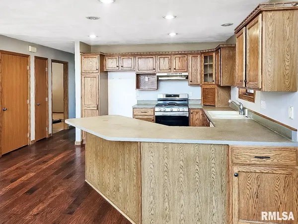 $359,000 | 9313 West Parks School Road, Princeville, IL 61559