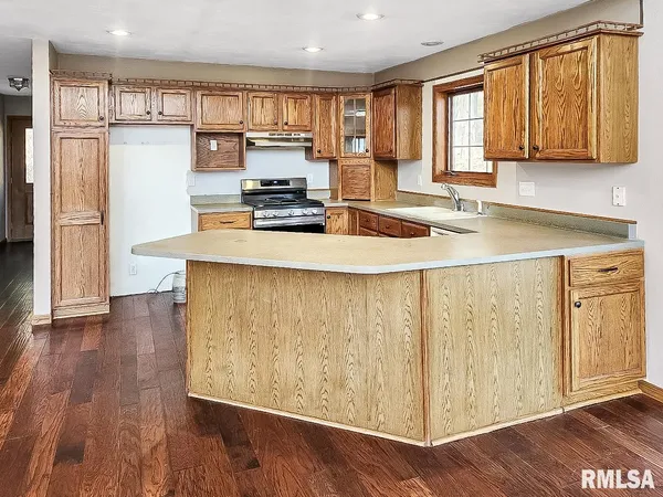 $359,000 | 9313 West Parks School Road, Princeville, IL 61559