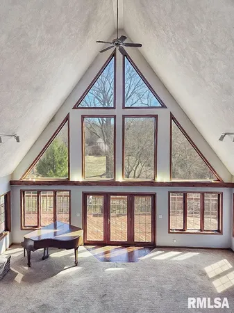 $359,000 | 9313 West Parks School Road, Princeville, IL 61559