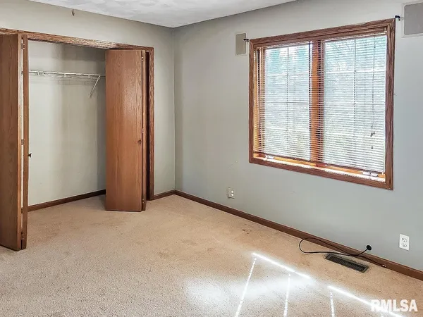 $359,000 | 9313 West Parks School Road, Princeville, IL 61559