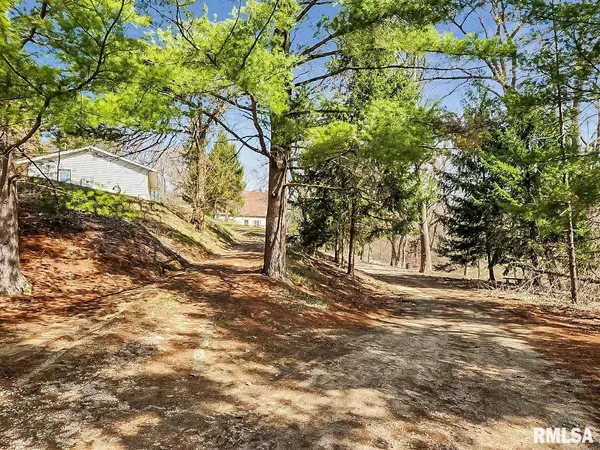 $359,000 | 9313 West Parks School Road, Princeville, IL 61559