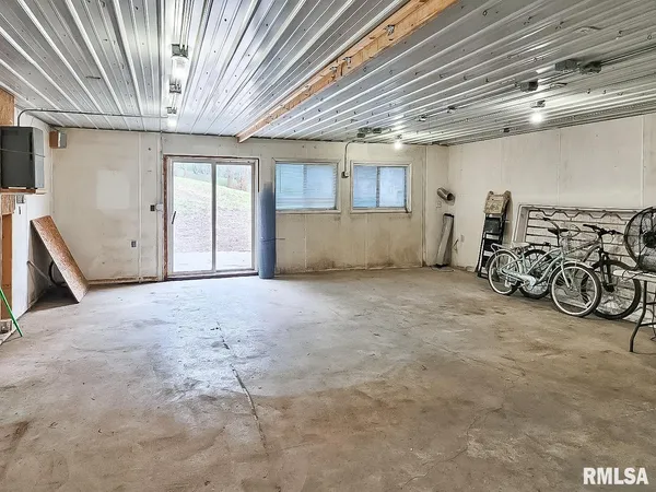 $359,000 | 9313 West Parks School Road, Princeville, IL 61559