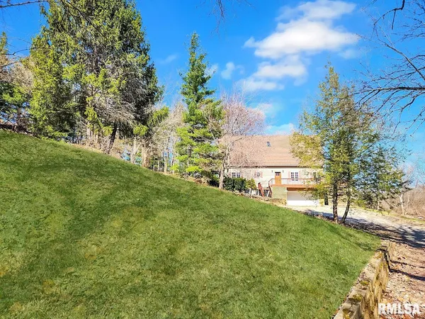 $359,000 | 9313 West Parks School Road, Princeville, IL 61559