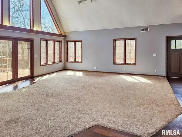 $359,000 | 9313 West Parks School Road, Princeville, IL 61559