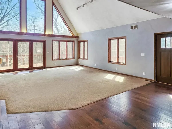 $359,000 | 9313 West Parks School Road, Princeville, IL 61559