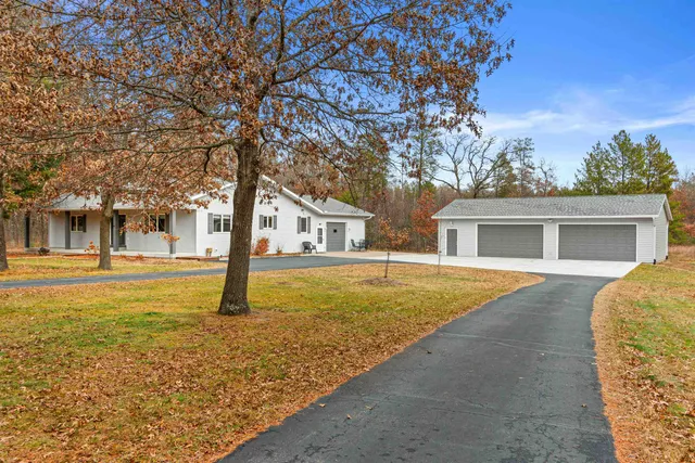 $559,900 | 352 Quiet Waters Trail, Nekoosa, WI 54457