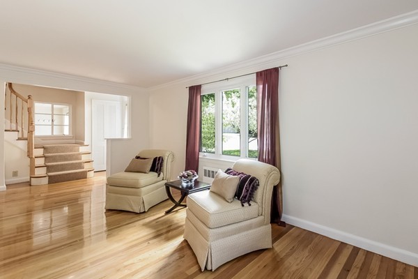 8 Marchant Road Winchester, MA 01890 - Photo 4 of 19