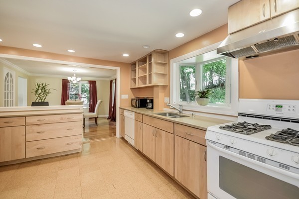 8 Marchant Road Winchester, MA 01890 - Photo 6 of 19