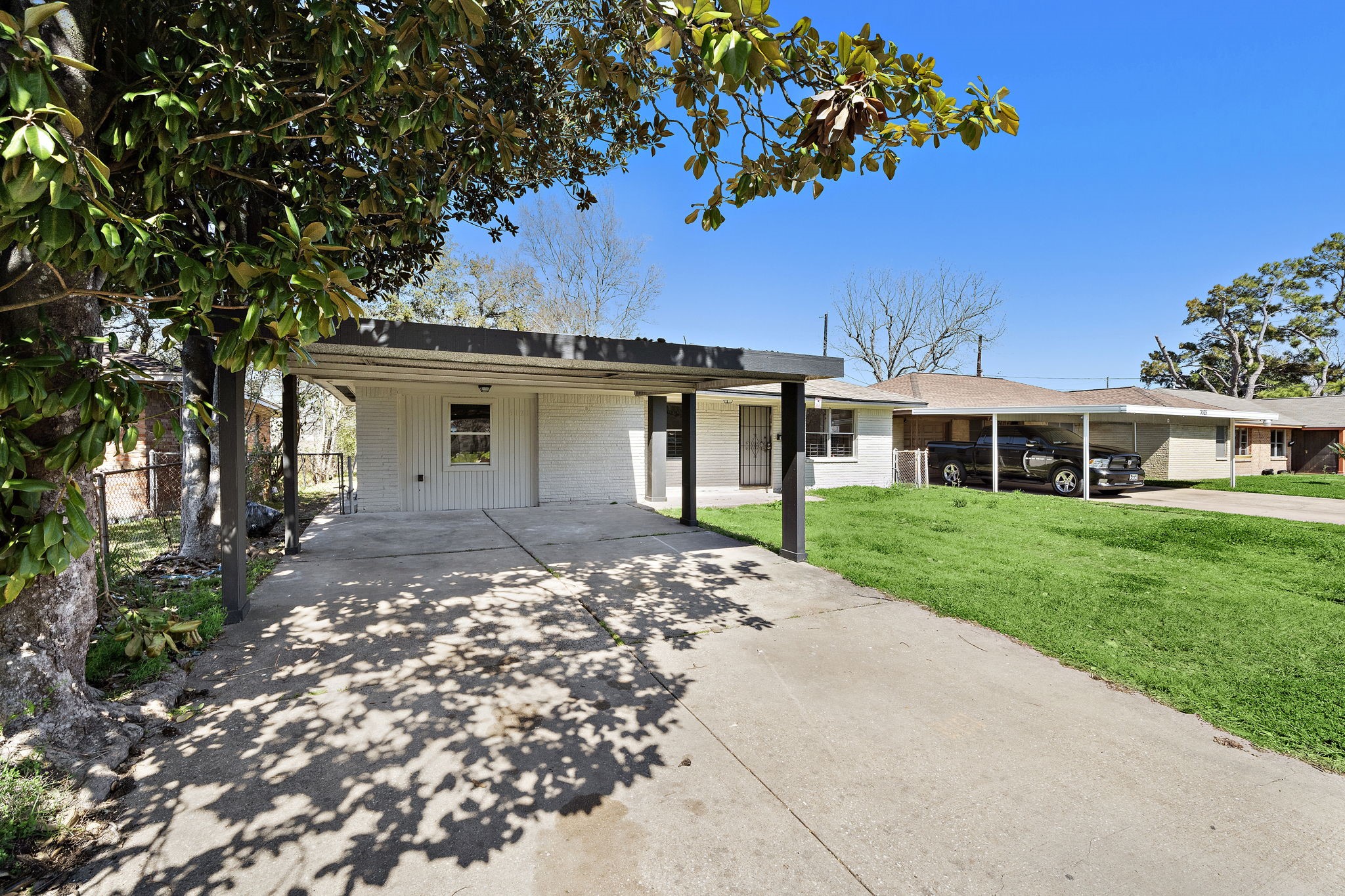 3121 Chimira Lane Houston, TX 77051 - Photo 2 of 35 front view of a house with a yard